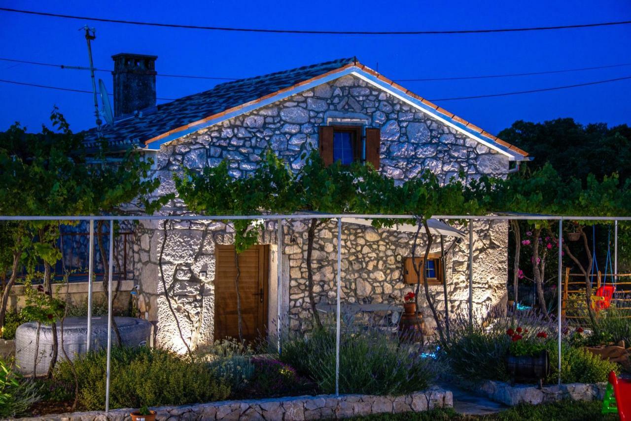 Traditional Stone House St.anton Vakantiehuis Malinska